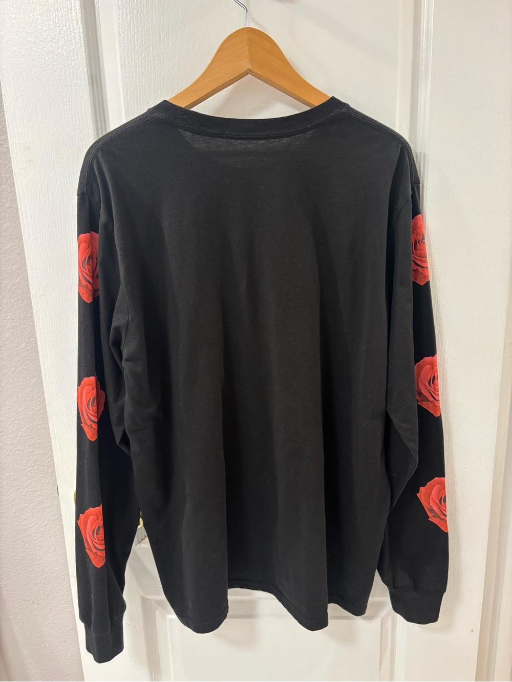 Official Selena Merch Graphic Black Long Sleeve Tee with Red Rose Sleeves XL - Picture 3 of 7